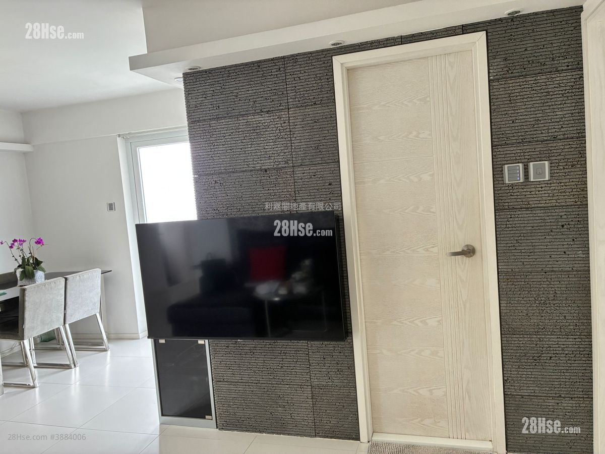 Wah Yuen Chuen Sell 2 Bedrooms , 1 Bathroom 545 ft² ( 50.6 m² )