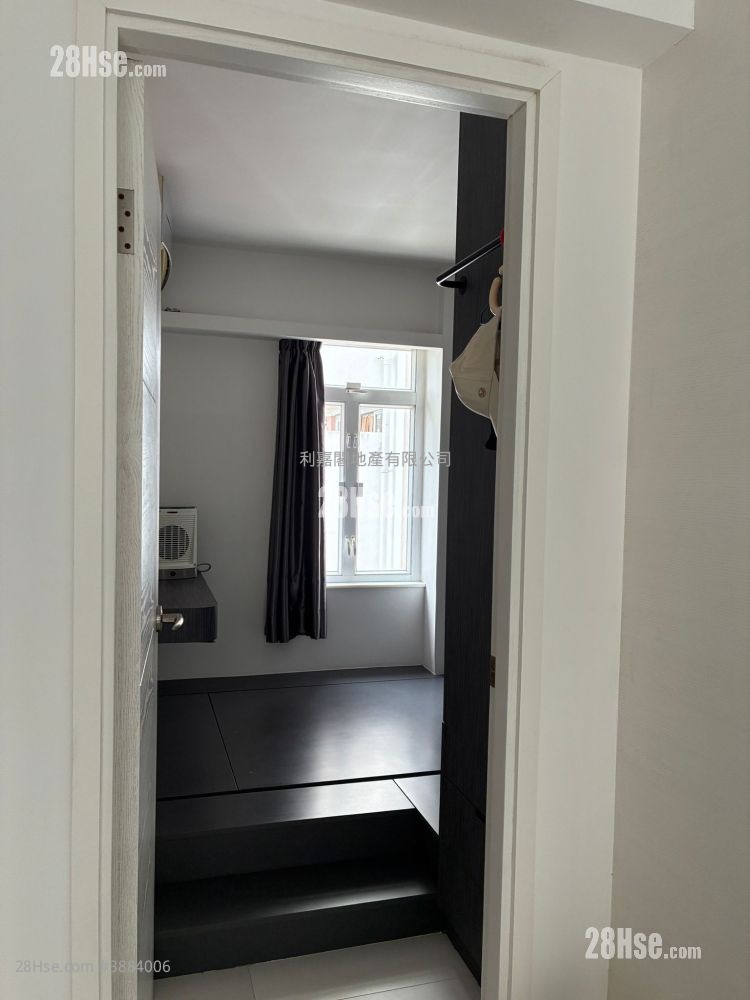 Wah Yuen Chuen Sell 2 Bedrooms , 1 Bathroom 545 ft² ( 50.6 m² )