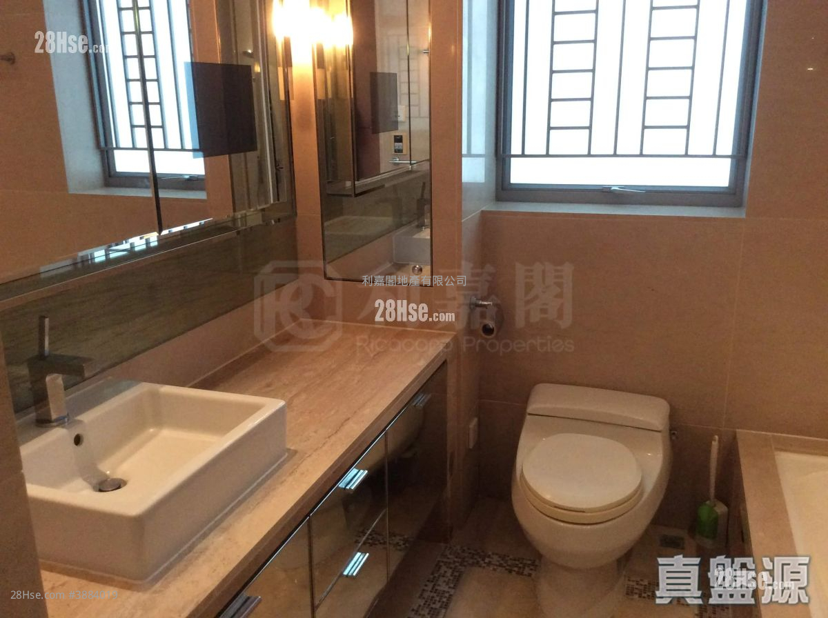 Manhattan Hill Sell 4 Bedrooms , 3 Bathrooms 1,382 ft² ( 128.4 m² )