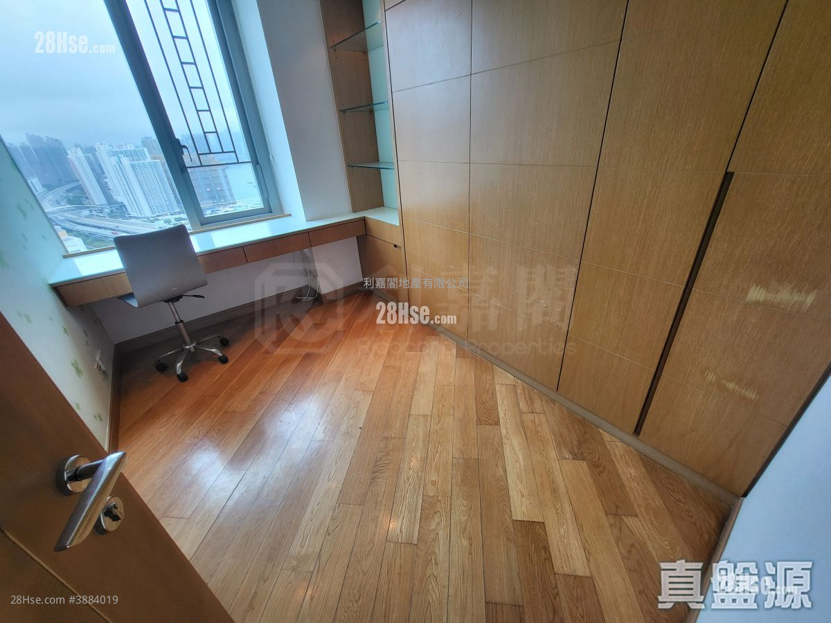 Manhattan Hill Sell 4 Bedrooms , 3 Bathrooms 1,382 ft² ( 128.4 m² )