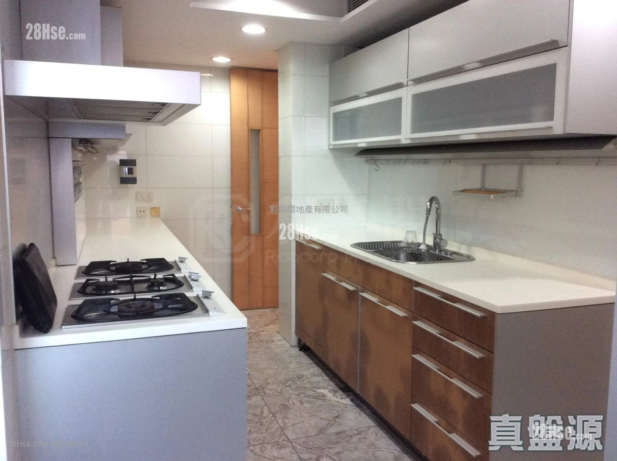 Manhattan Hill Sell 4 Bedrooms , 3 Bathrooms 1,382 ft² ( 128.4 m² )