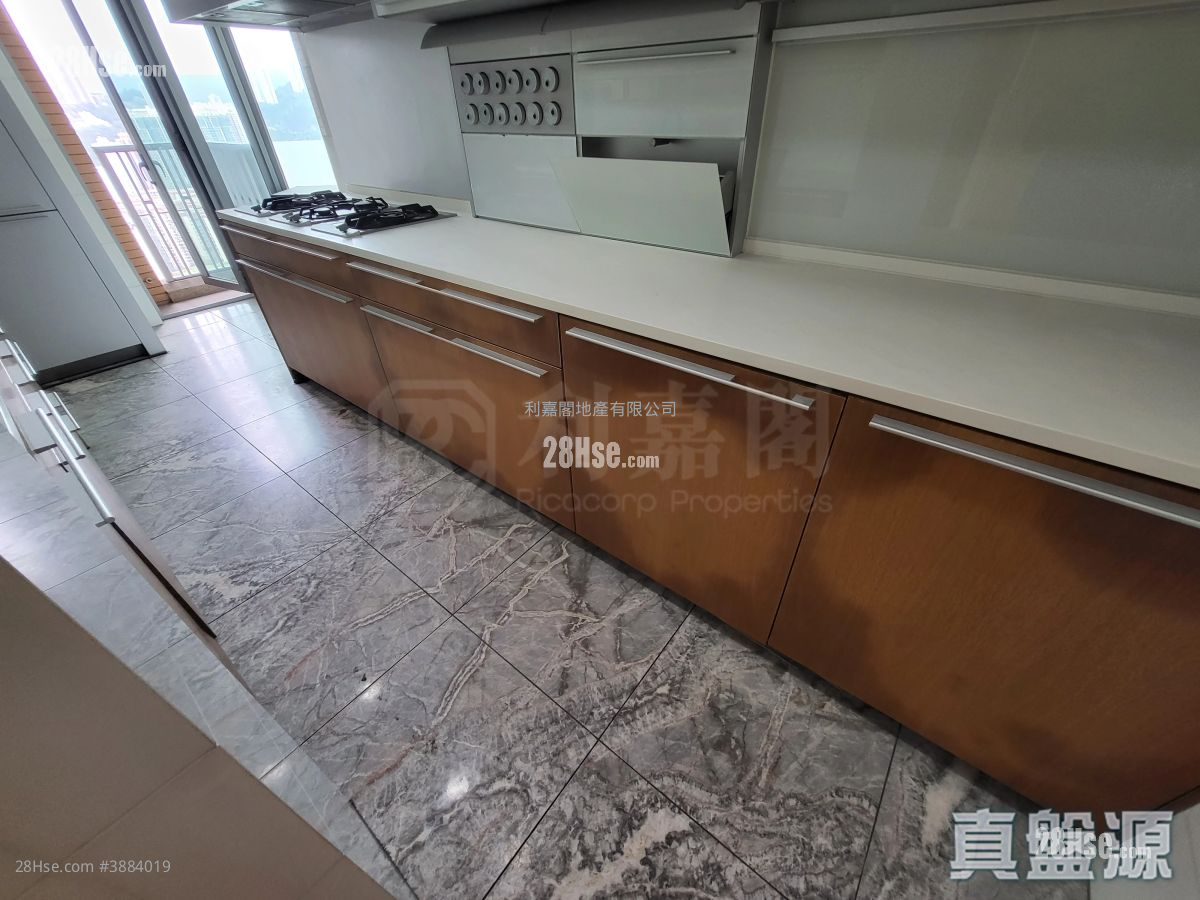 Manhattan Hill Sell 4 Bedrooms , 3 Bathrooms 1,382 ft² ( 128.4 m² )