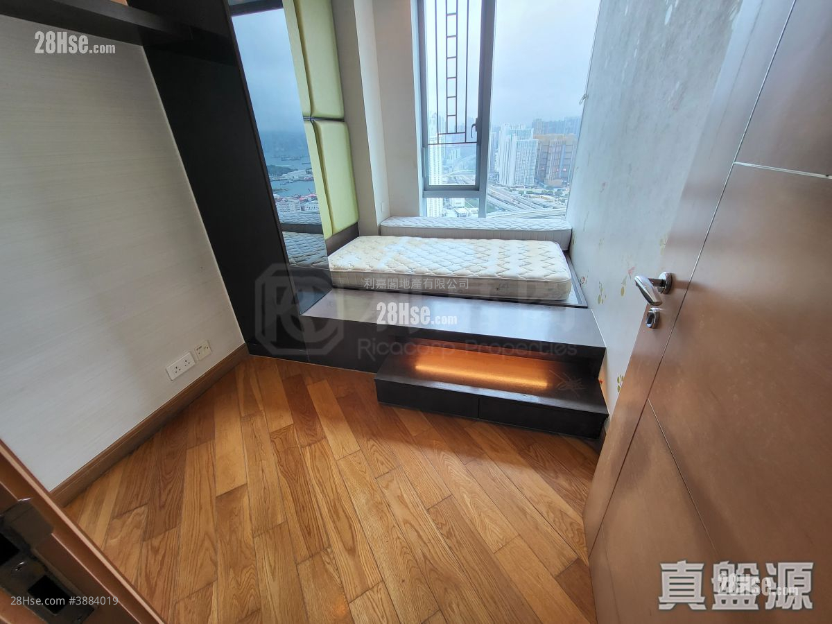 Manhattan Hill Sell 4 Bedrooms , 3 Bathrooms 1,382 ft² ( 128.4 m² )