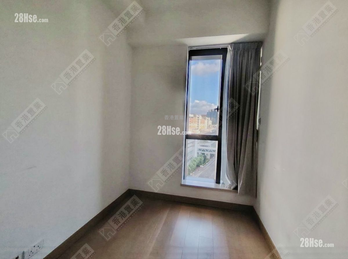 One Homantin Sell 4 Bedrooms 975 ft² ( 90.6 m² )