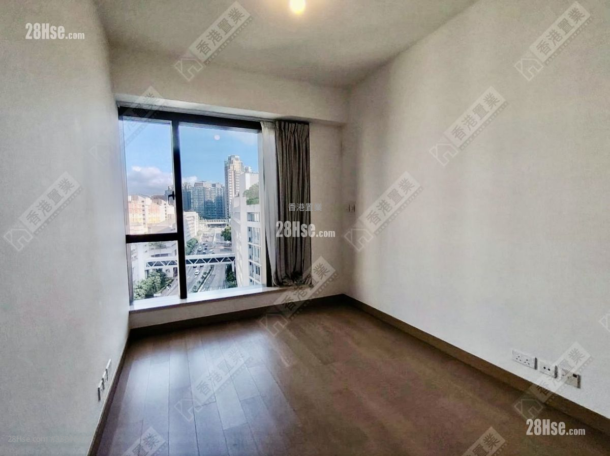 One Homantin Sell 4 Bedrooms 975 ft² ( 90.6 m² )