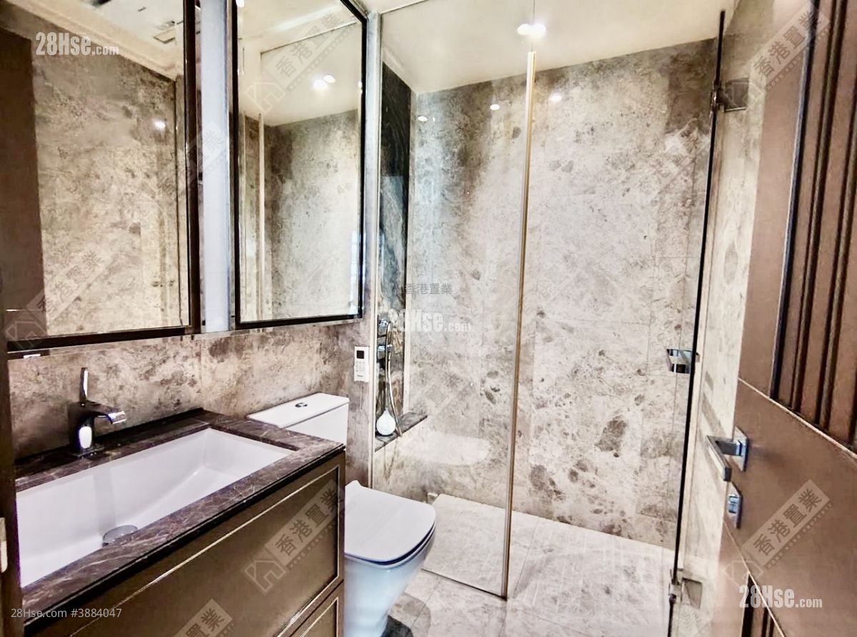 One Homantin Sell 4 Bedrooms 975 ft² ( 90.6 m² )