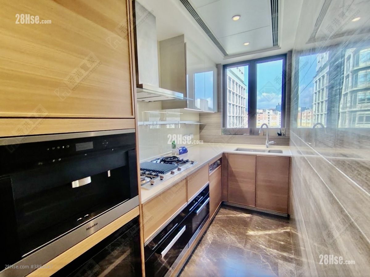 One Homantin Sell 4 Bedrooms 975 ft² ( 90.6 m² )