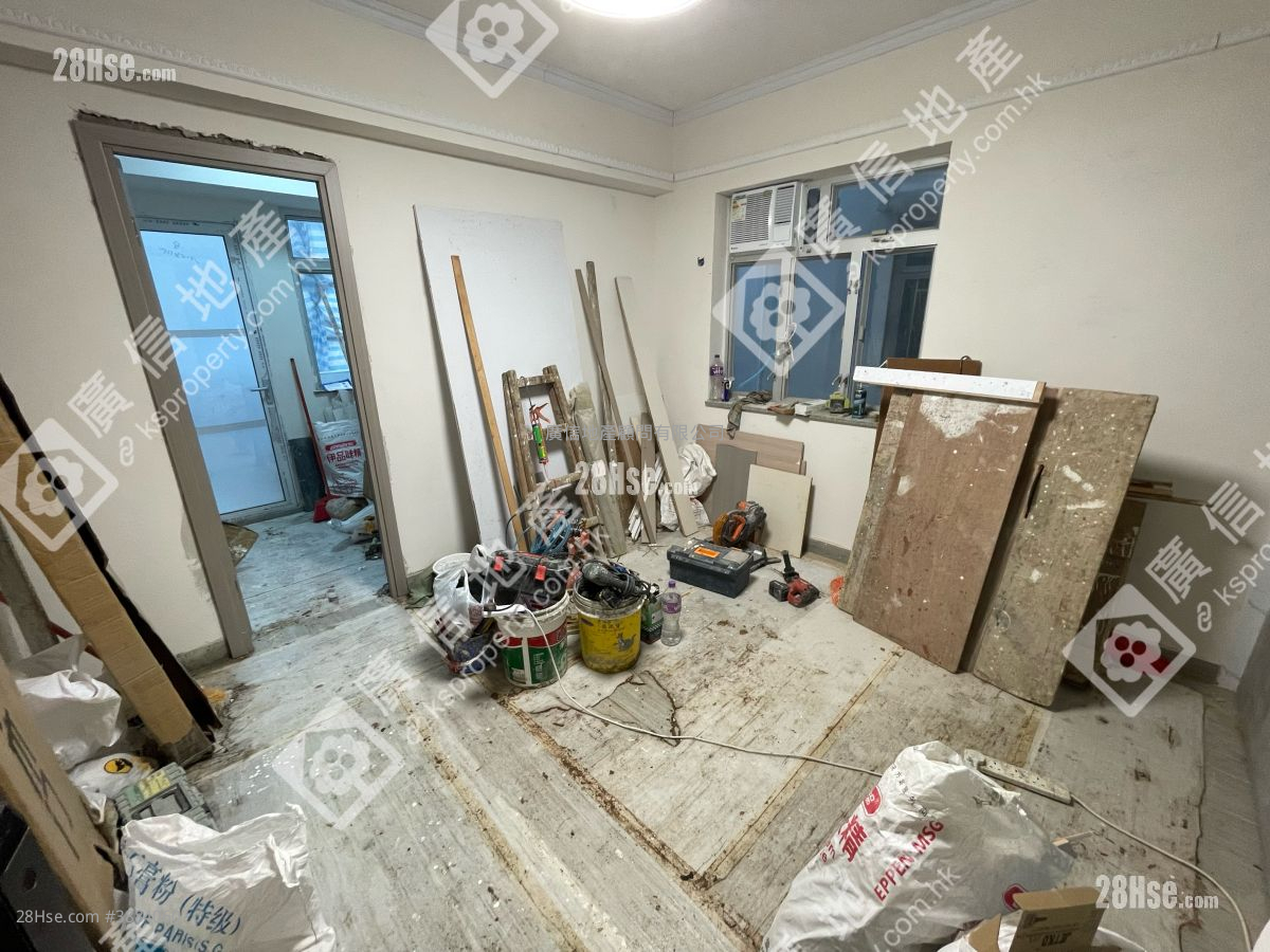 Chung Ying Building Sell 2 Bedrooms , 1 Bathroom 361 ft² ( 33.5 m² )