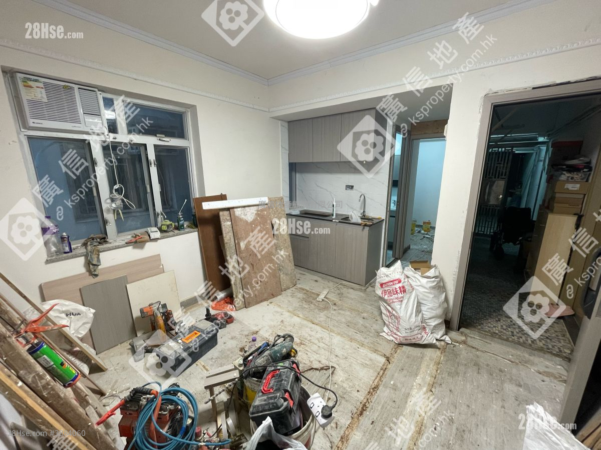 Chung Ying Building Sell 2 Bedrooms , 1 Bathroom 361 ft² ( 33.5 m² )