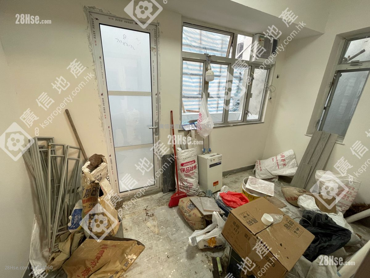 Chung Ying Building Sell 2 Bedrooms , 1 Bathroom 361 ft² ( 33.5 m² )