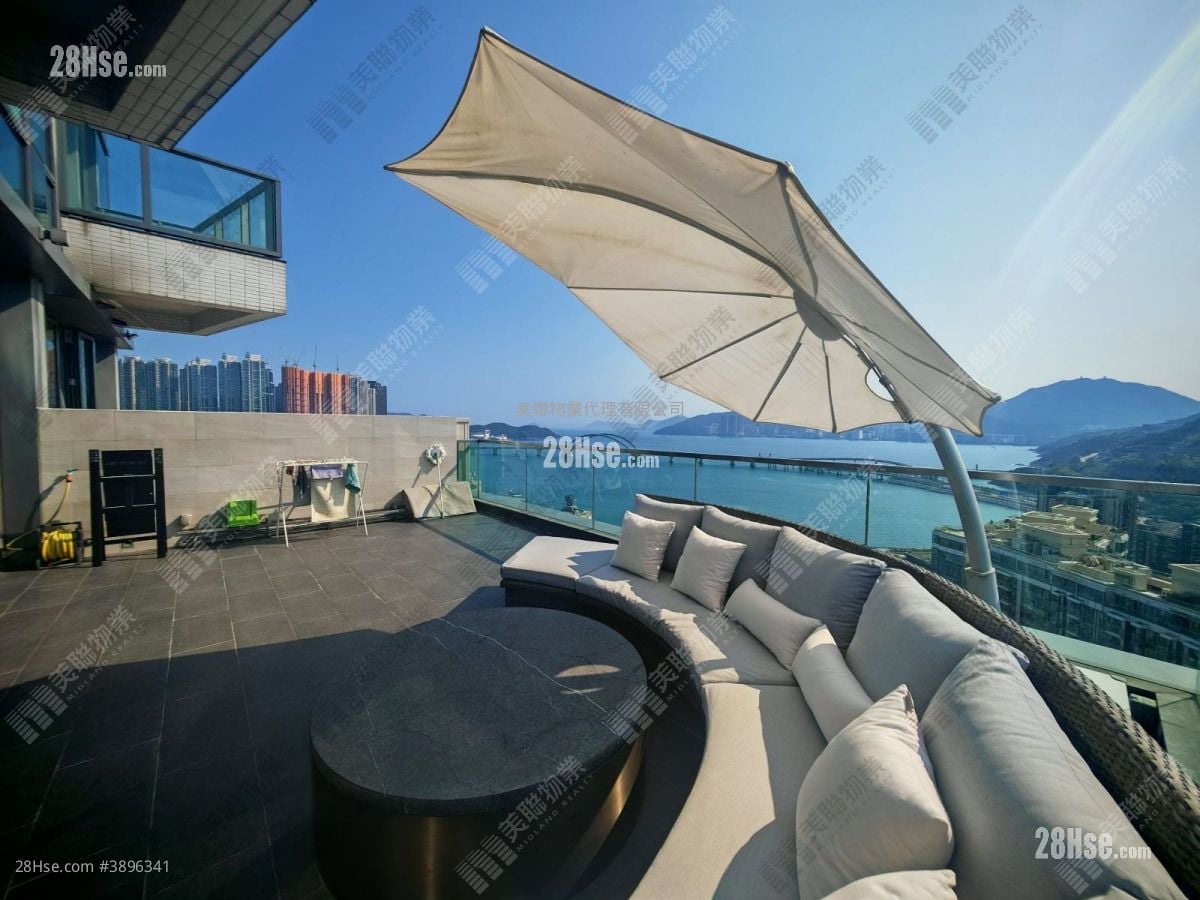 Twin Peaks Rental 1,515 ft² ( 140.7 m² )
