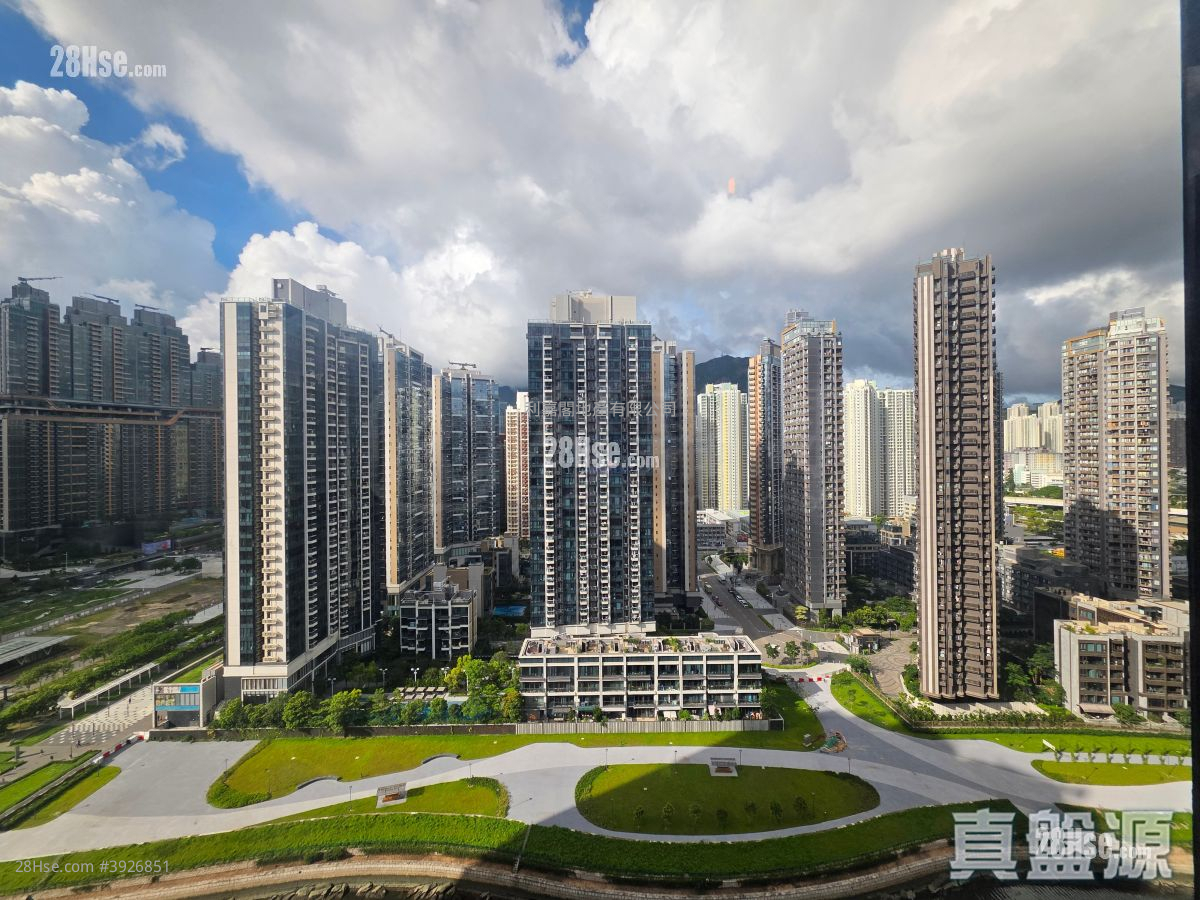 Upper River Bank Rental 585 ft² ( 54.3 m² )