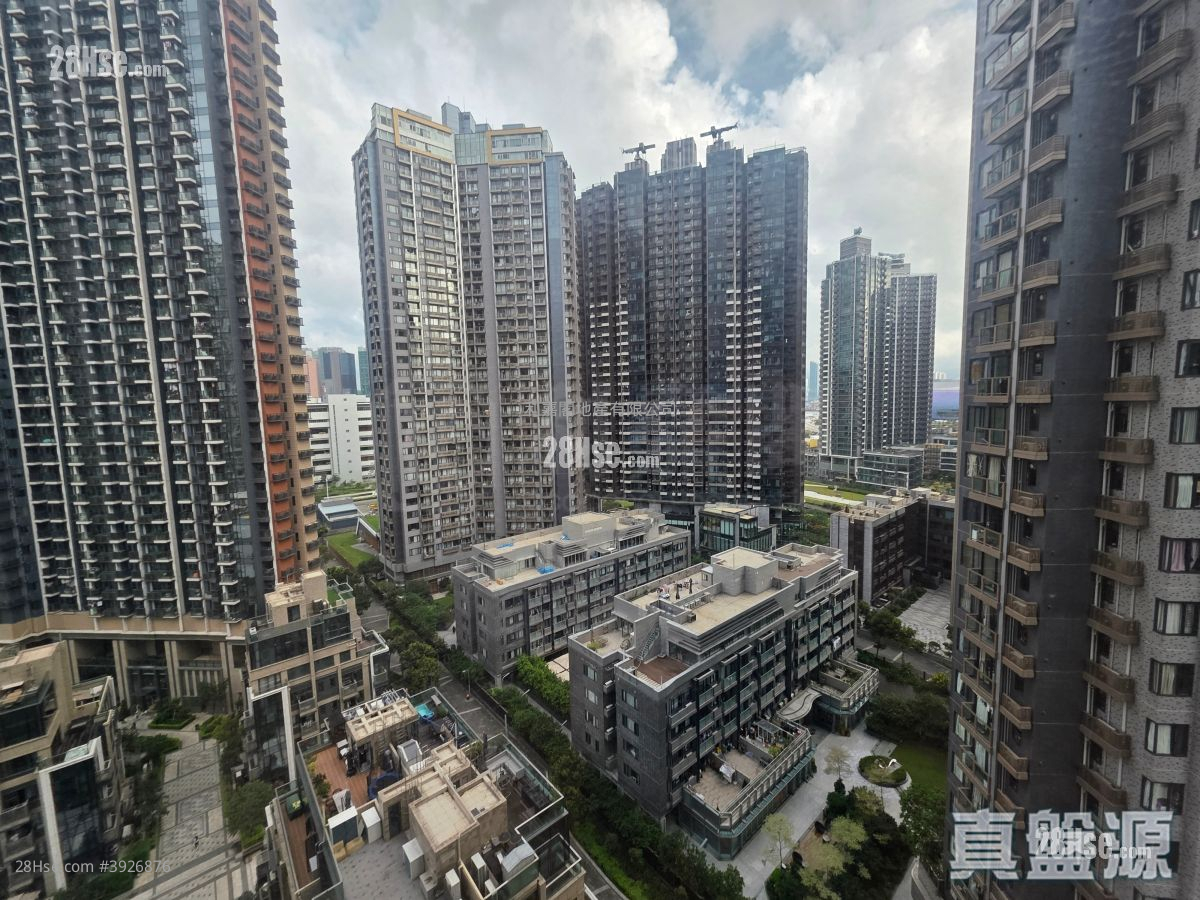 Victoria Skye Rental 432 ft² ( 40.1 m² )