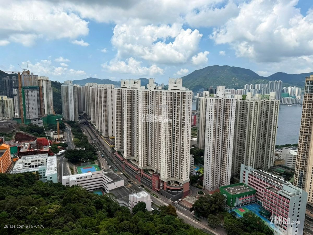 Hong Pak Court Sell 2 Bedrooms , 1 Bathroom 401 ft² ( 37.3 m² )