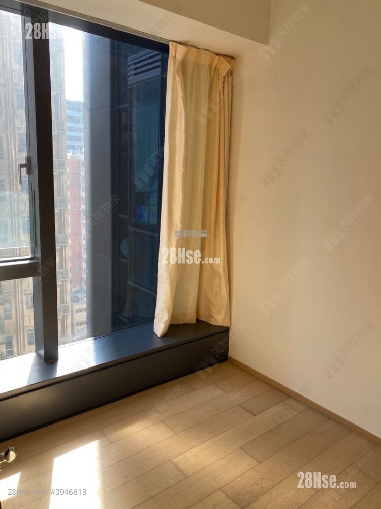 Eltanin Square Mile Rental 259 ft² ( 24.1 m² )