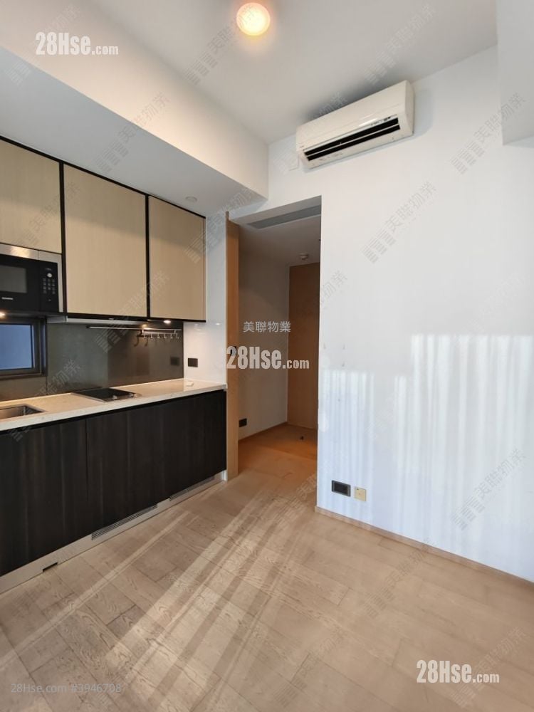Eltanin Square Mile Rental 193 ft² ( 17.9 m² )