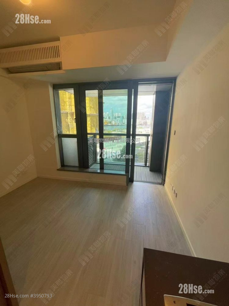 Twin Victoria Rental Studio , 1 Bathroom 247 ft² ( 22.9 m² )