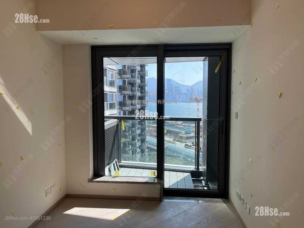 One Victoria Rental 2 Bedrooms , 1 Bathroom 427 ft² ( 39.7 m² )