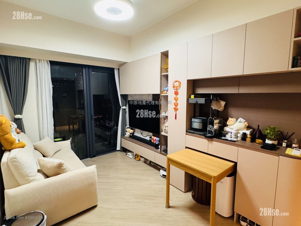 Uptown East Sell 2 Bedrooms , 1 Bathroom 428 ft² ( 39.8 m² )