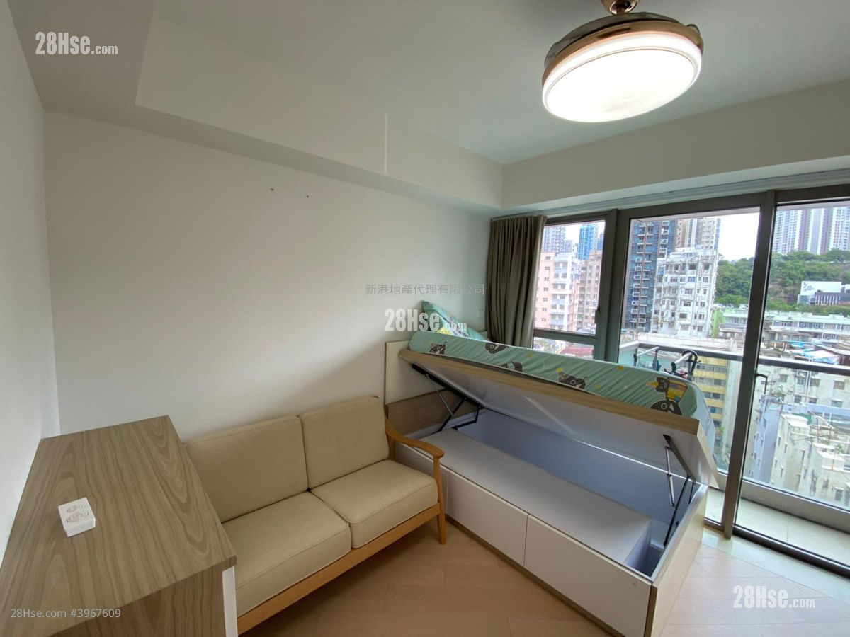 Upper East Rental Studio , 1 Bathroom 216 ft² ( 20.1 m² )