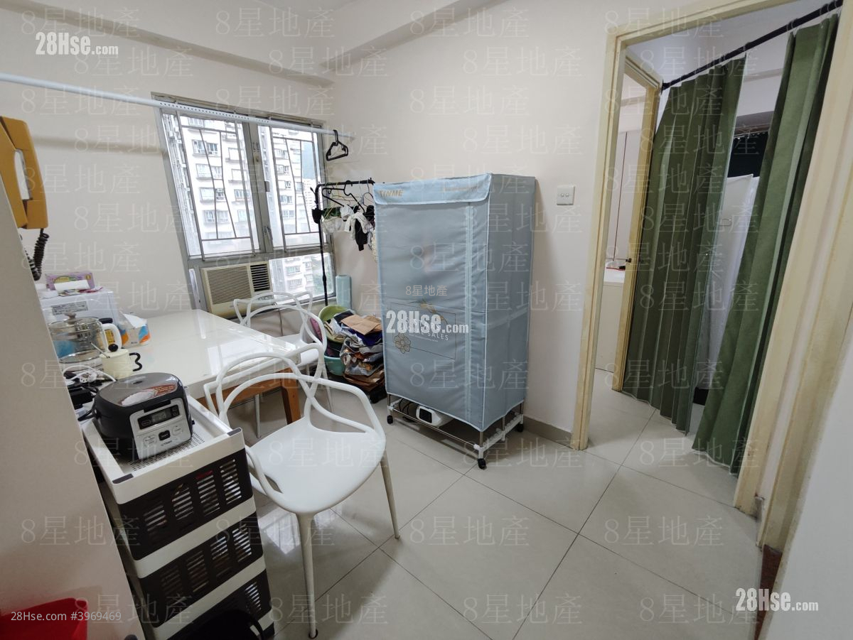 Golden Lion Garden Rental 2 Bedrooms , 1 Bathroom 282 ft² ( 26.2 m² )