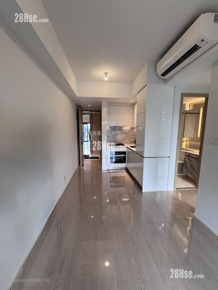 Double Coast Rental 2 Bedrooms 430 ft² ( 39.9 m² )