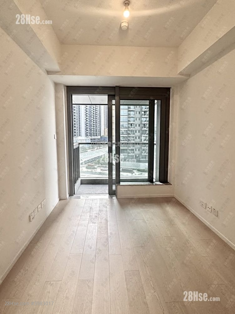 Double Coast Rental 2 Bedrooms 430 ft² ( 39.9 m² )