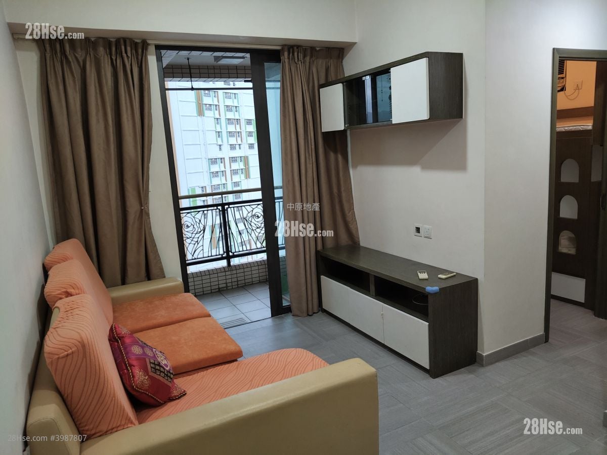 8 Royal Green Rental 2 Bedrooms , 1 Bathroom 431 ft² ( 40.0 m² )