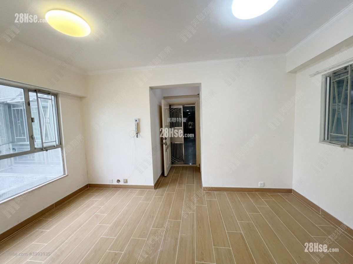 Sheungshui Town Center Sell 3 Bedrooms , 1 Bathroom 454 ft² ( 42.2 m² )