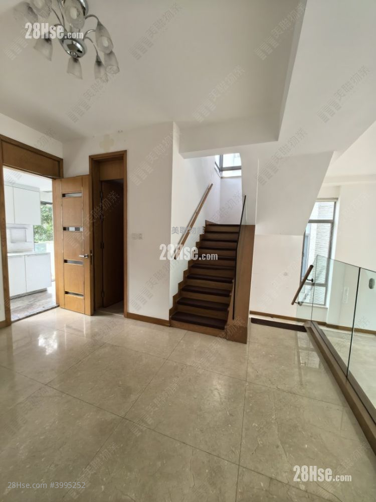 The Green Sell 4 Bedrooms 2,039 ft² ( 189.4 m² )