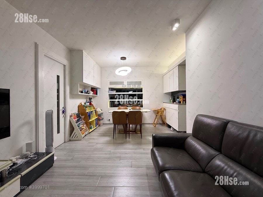 Festival City Sell 3 Bedrooms , 2 Bathrooms 785 ft² ( 72.9 m² )