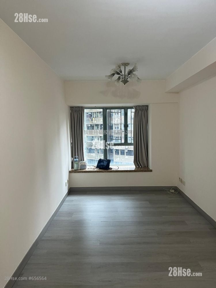 Queen's Terrace Rental 3 Bedrooms , 1 Bathroom 516 ft² ( 47.9 m² )