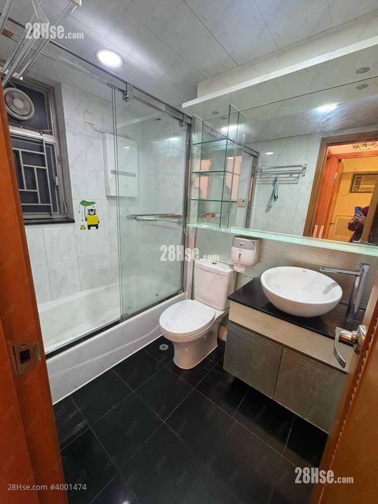 Yoho Town Sell 2 Bedrooms , 1 Bathroom 422 ft² ( 39.2 m² )