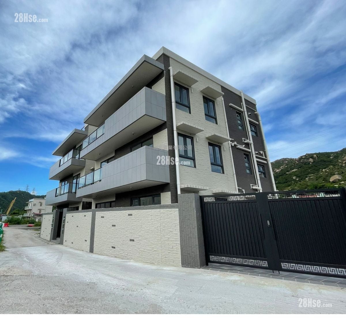 Village Sell 3 Bedrooms , 1 Bathroom 650 ft² ( 60.4 m² )