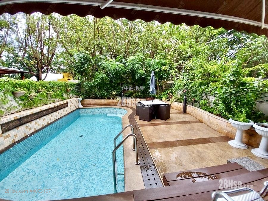 The Beverly Hills Sell 5+ Bedrooms , 3 Bathrooms 2,429 ft² ( 225.7 m² )
