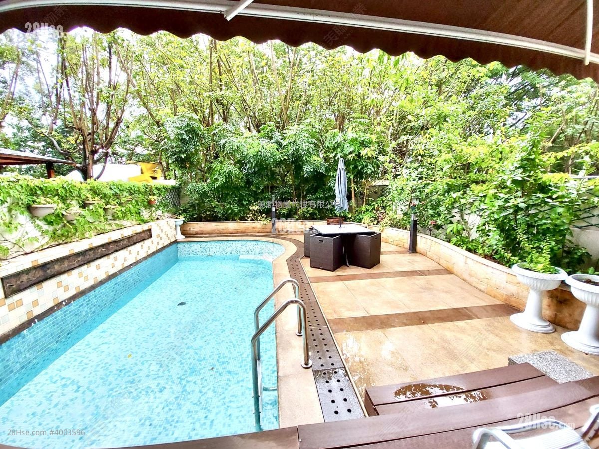 The Beverly Hills Sell 5+ Bedrooms , 3 Bathrooms 2,429 ft² ( 225.7 m² )