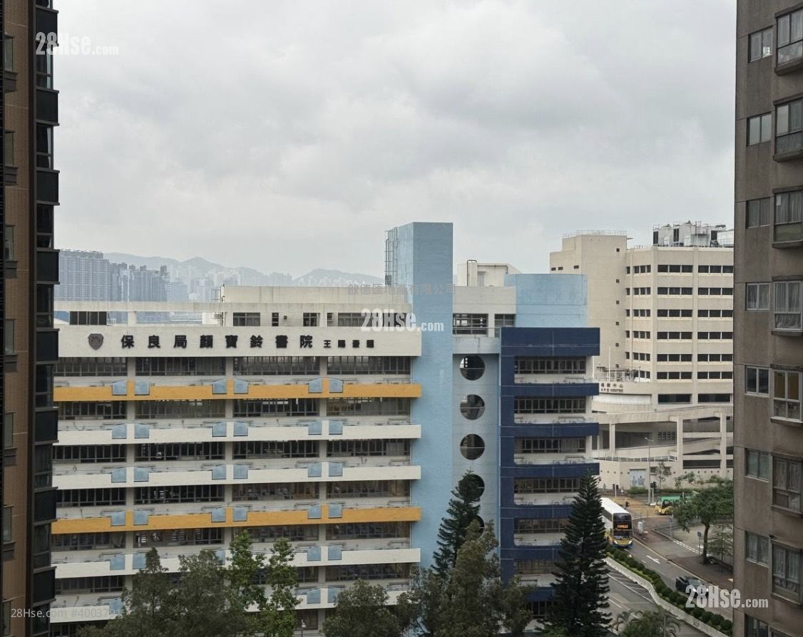 Upper East Sell 1 Bedroom , 1 Bathroom 310 ft² ( 28.8 m² )