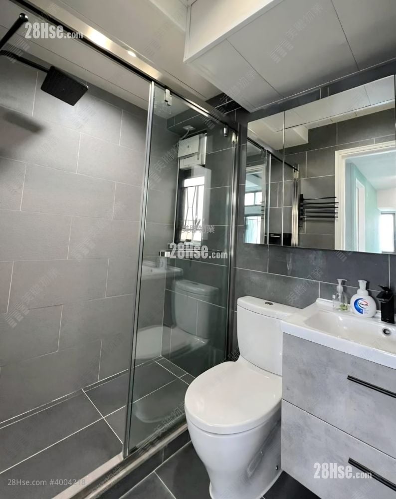 Tai Hing Gardens Sell 2 Bedrooms , 1 Bathroom 428 ft² ( 39.8 m² )