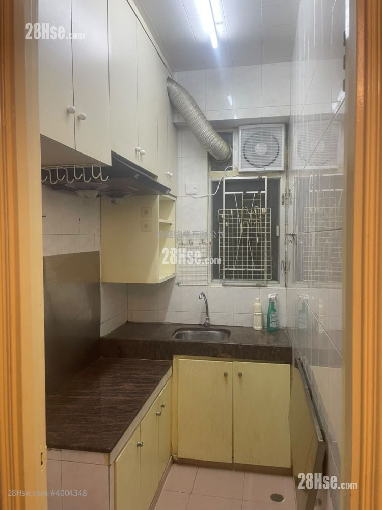 Tung Fat Building Rental 3 Bedrooms , 1 Bathroom 556 ft² ( 51.7 m² )