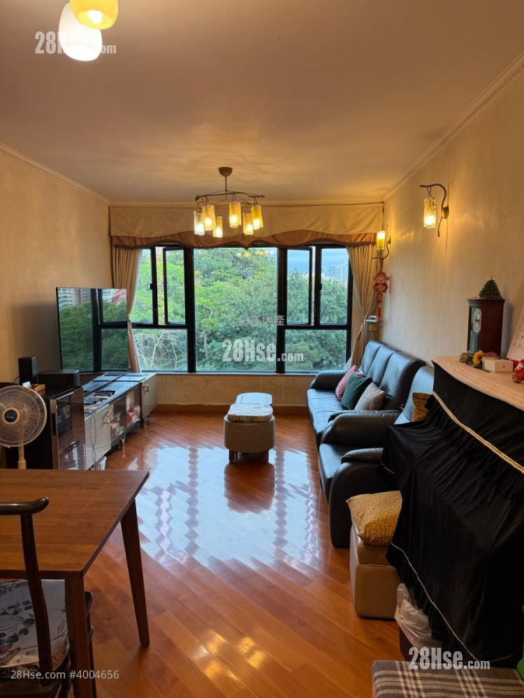 Park Royale Sell 3 Bedrooms , 2 Bathrooms 682 ft² ( 63.4 m² )
