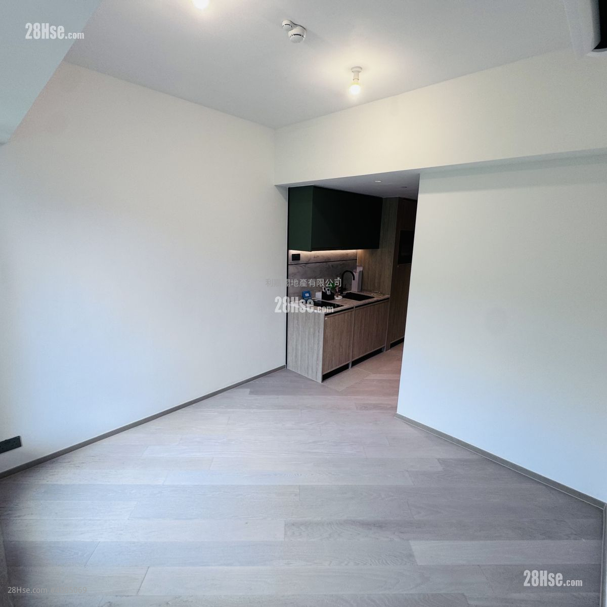 Le Mont Sell 1 Bathroom 244 ft² ( 22.7 m² )