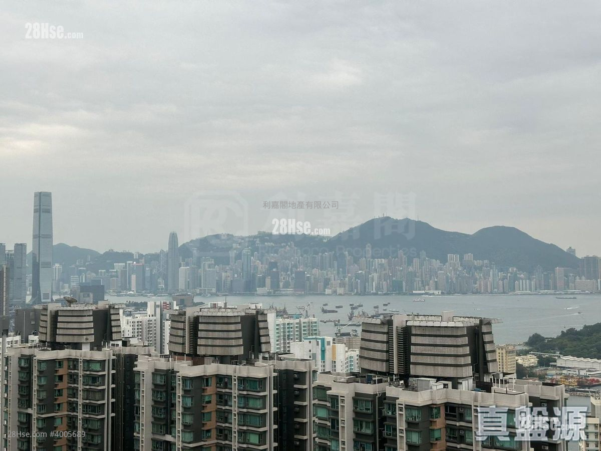 Banyan Garden Sell 3 Bedrooms , 2 Bathrooms 665 ft² ( 61.8 m² )
