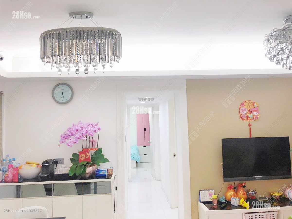 Dawning Views Sell 3 Bedrooms , 2 Bathrooms 552 ft² ( 51.3 m² )