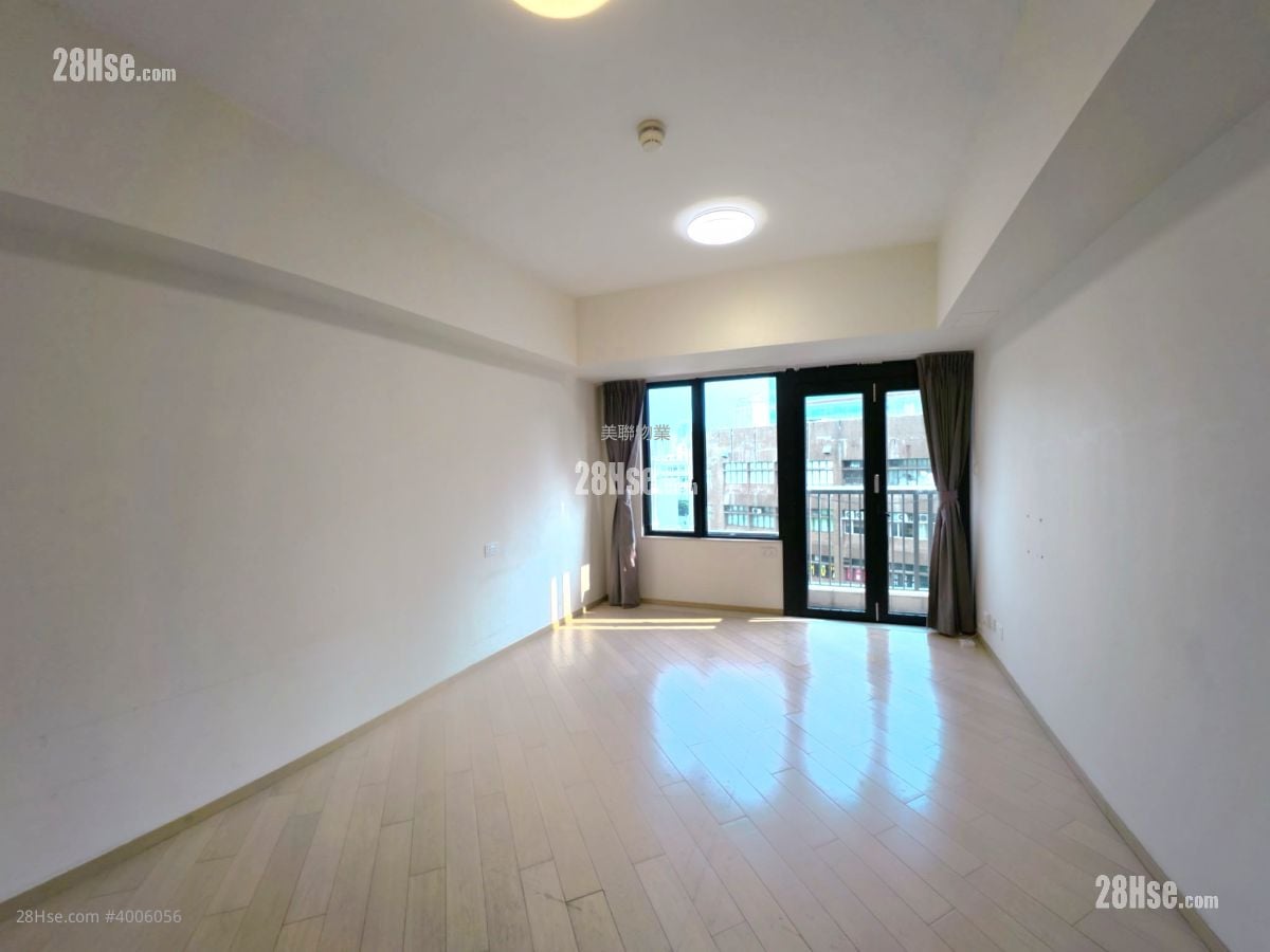 Twin Regency Rental Studio , 1 Bathroom 308 ft² ( 28.6 m² )