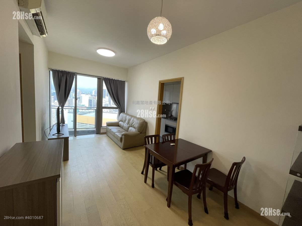 Grand Austin Rental 2 Bedrooms , 2 Bathrooms 580 ft² ( 53.9 m² )