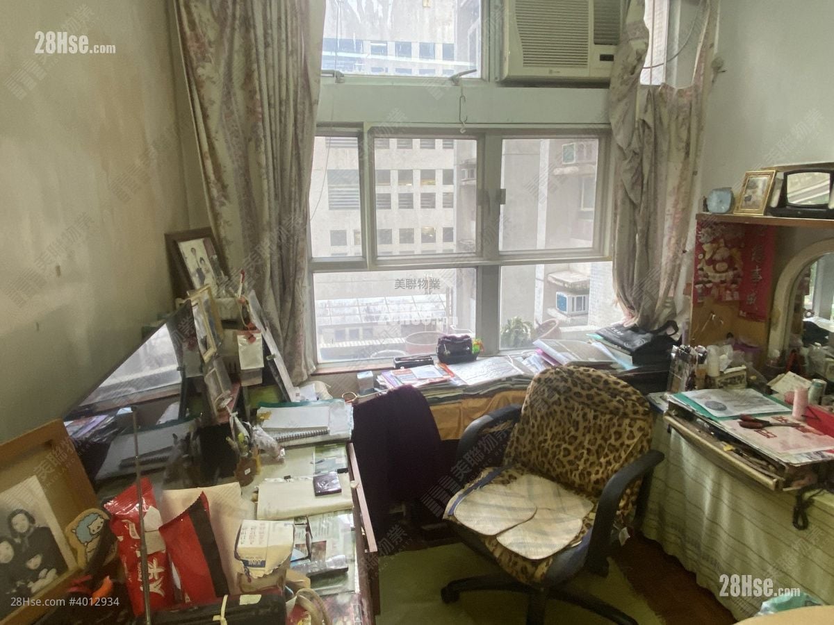 Yan Shing Court Sell 3 Bedrooms 554 ft² ( 51.5 m² )