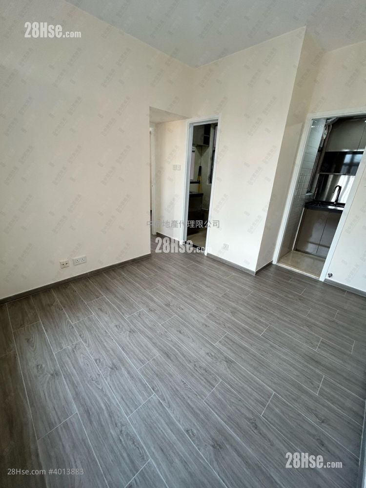 88 Plaza Sell 2 Bedrooms , 1 Bathroom 302 ft² ( 28.1 m² )