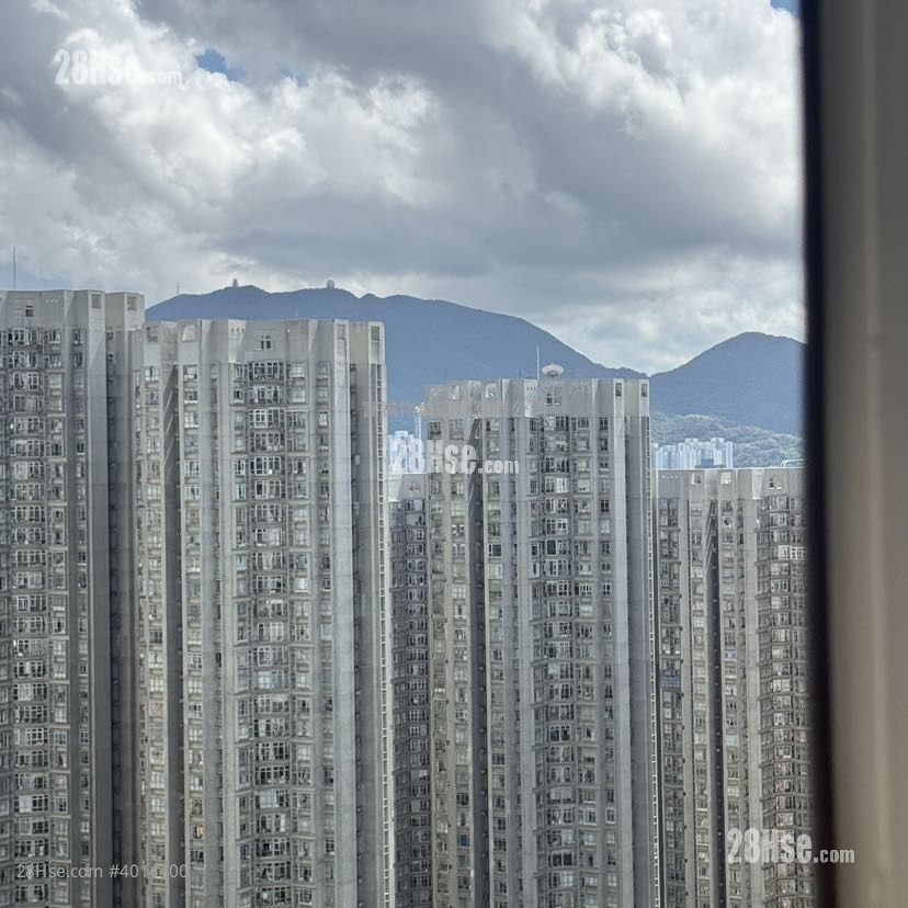 Hong Yat Court Sell 3 Bedrooms , 2 Bathrooms 650 ft² ( 60.4 m² )